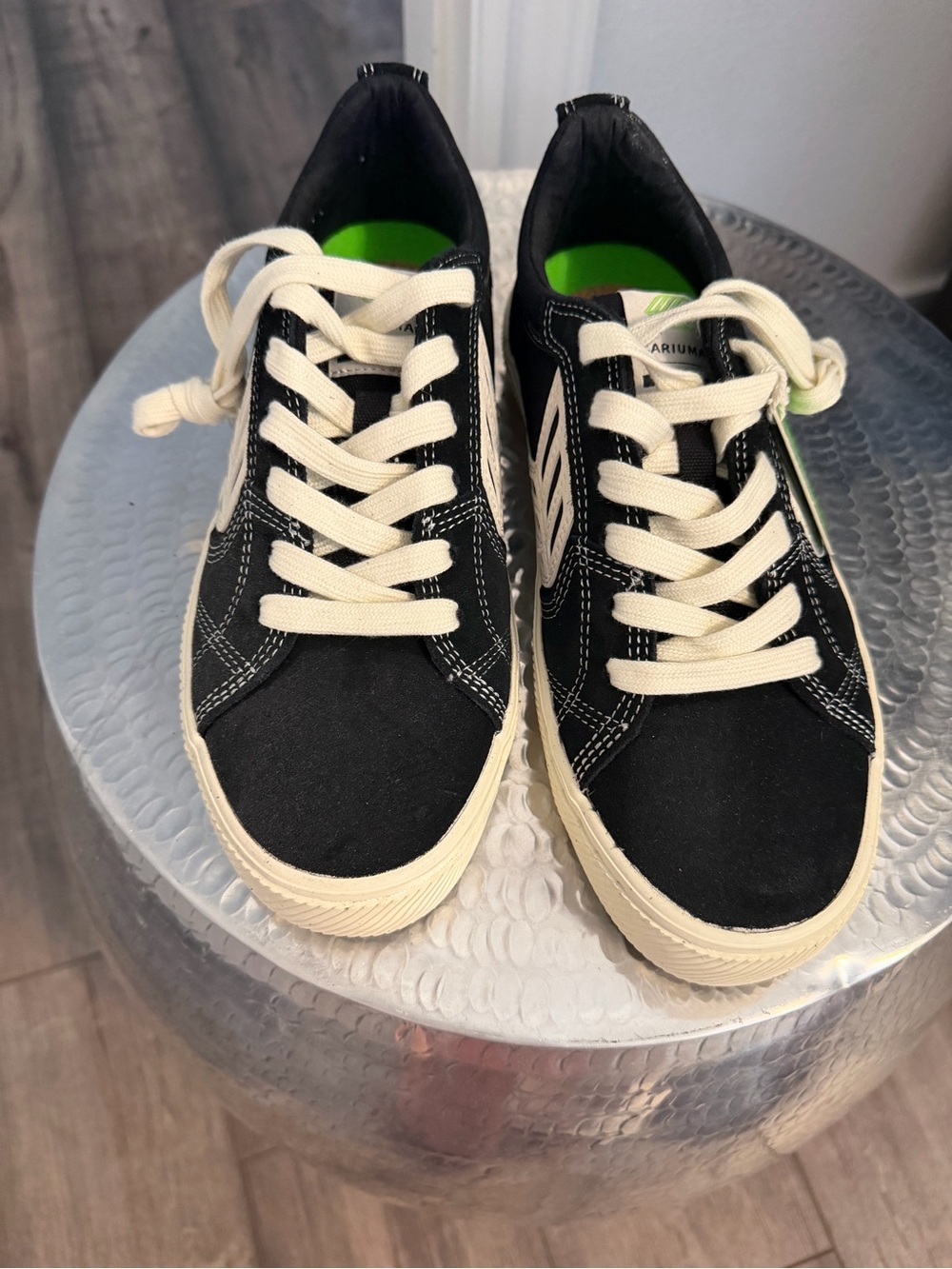 Cariuma Women’s/ Men’s Catiba Pro Black & White Low-Profile Sneaker - Picture 3 of 6